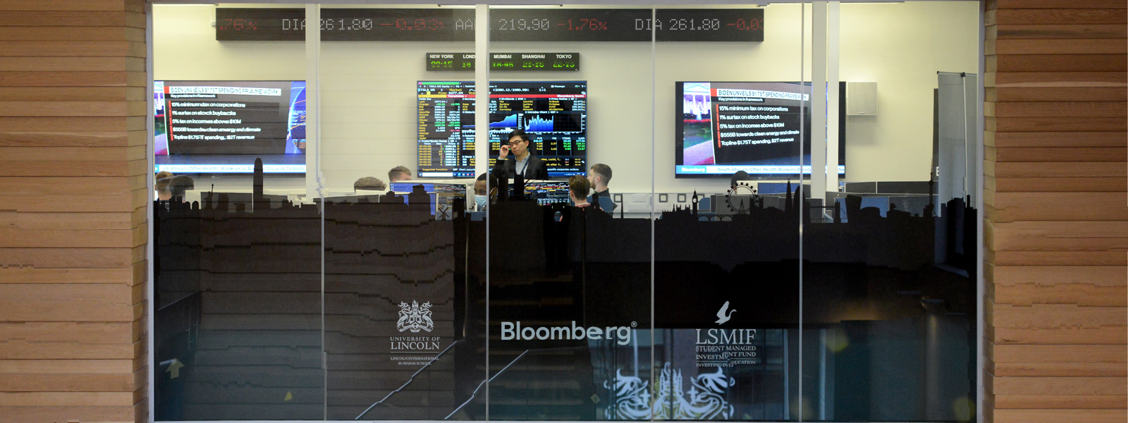 A class in session in the Bloomberg Lab